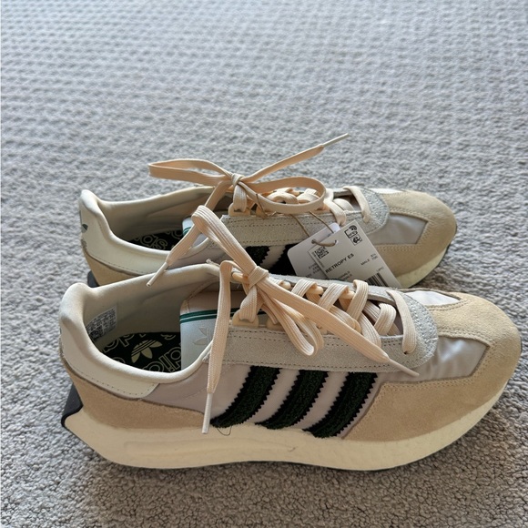 Adidas Retropy E5 in the "Aluminium Dark Green" - Picture 4 of 7